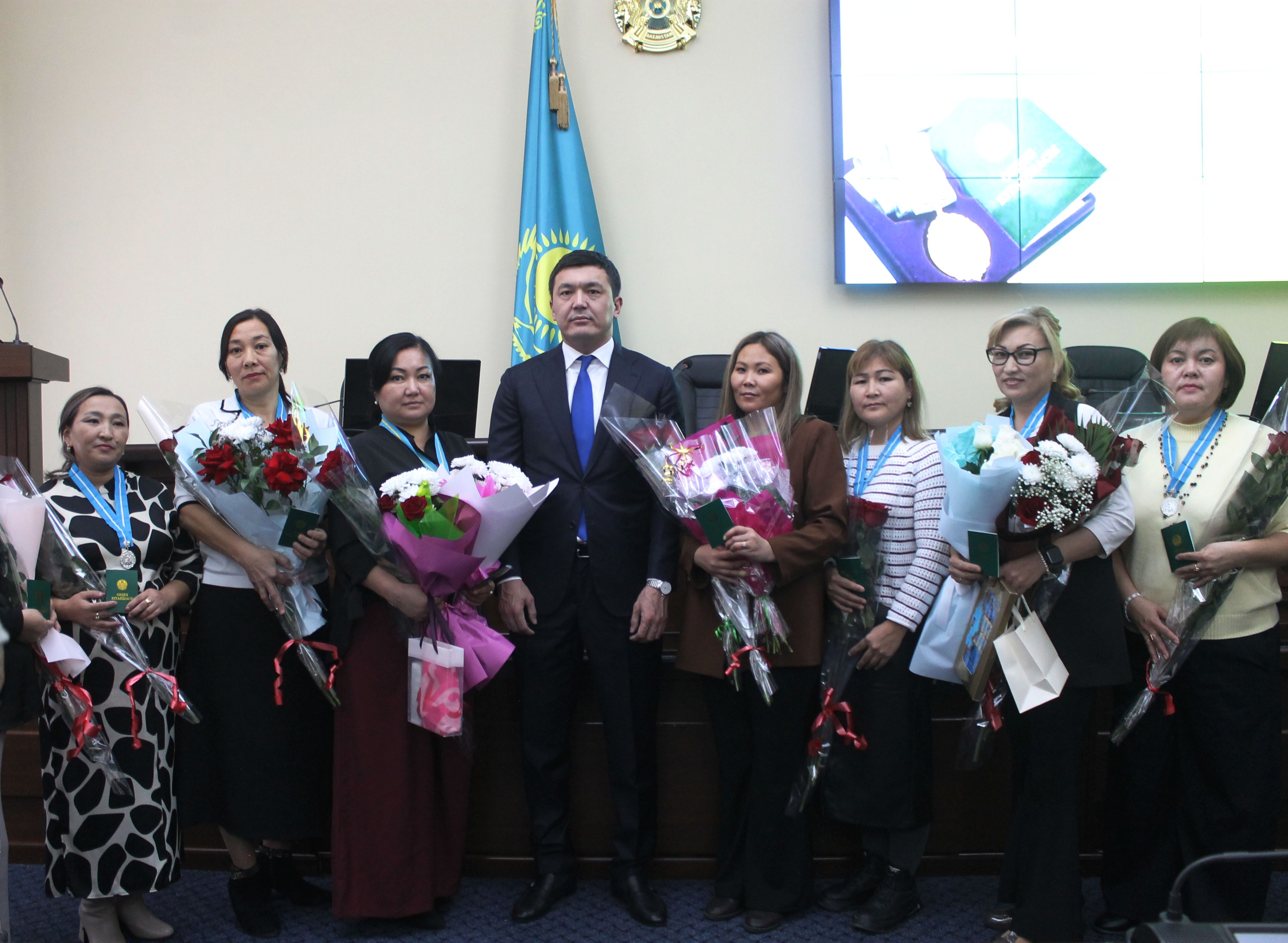 АЛҚА ТАҚТЫ АНАЛАР…