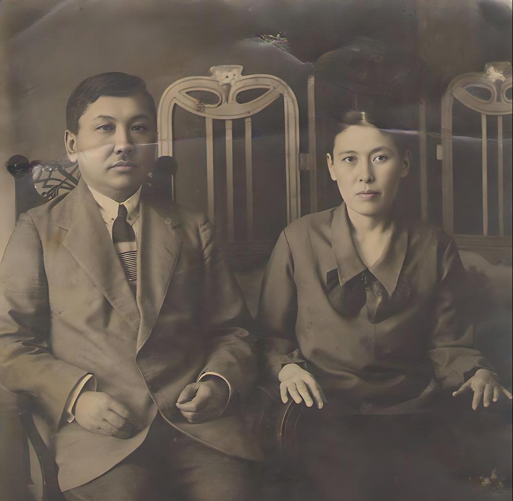 Ұйықтап жатқан әйелдің суретін жалайды Жылан порно