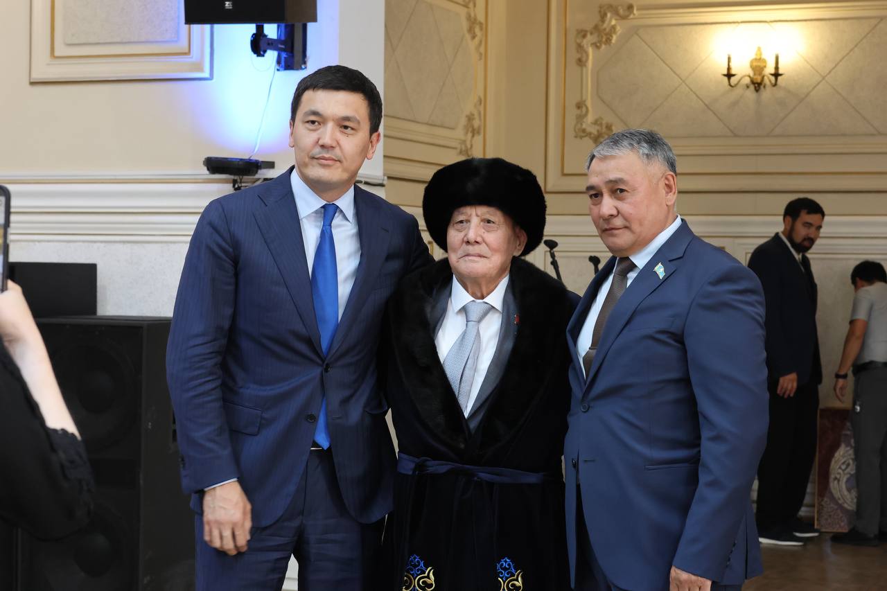 «БІЗ ҮШІН ТАУДАН БИІК БАТЫР ТҰЛҒАҢ»
