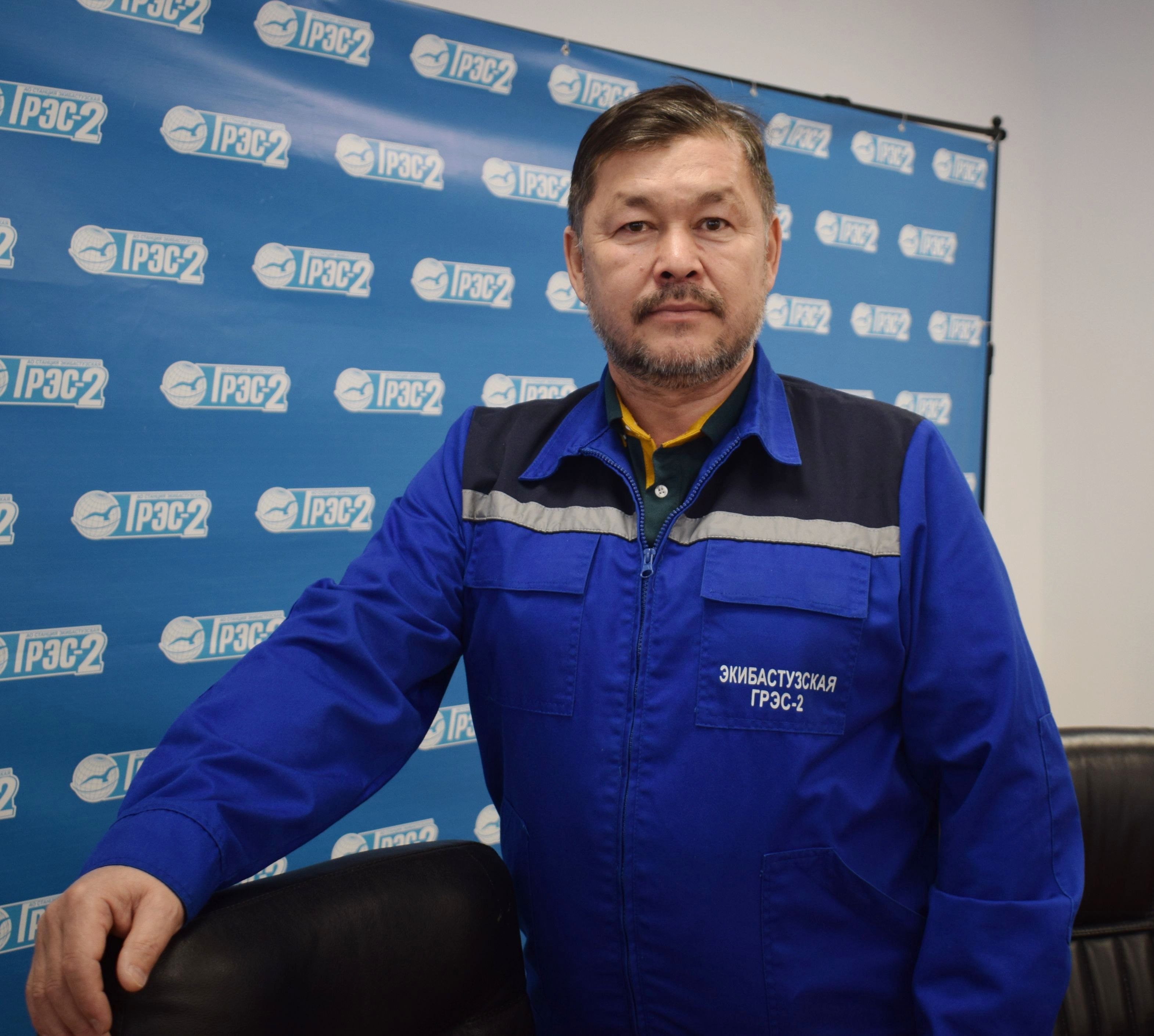 ҚОЛБАСШЫАТЫН АРҚАЛАҒАН АЗАМАТ